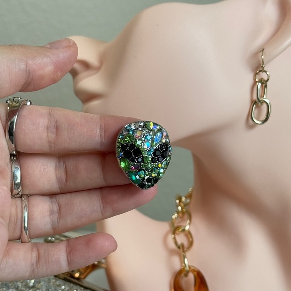 ⚜️❤️🔥 Aliené Rhinestone Brooch 👽💎💚 - Picture 3 of 7